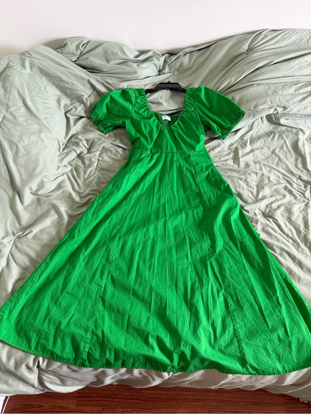 Classic Green Puff Sleeve Midi Dress